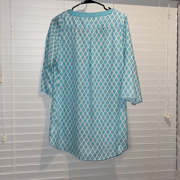 ☀️ 3/$15 ☀️ Teal patterned shirt - Picture 4 of 4